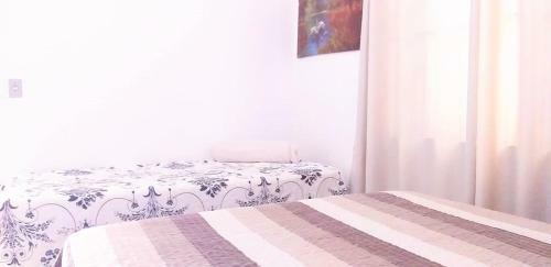 Casa 02 Dorm Na Rua Salmao