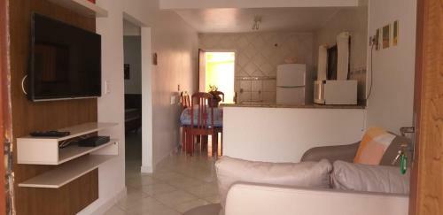 Casa 02 Dorm Na Rua Salmao
