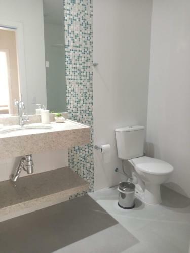 Apartamento Mariscal, 03 Dormit�rios, 80m Do Mar, Com Piscina
