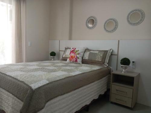 Apartamento Mariscal 02 Dormit�rios, 80m Do Mar, Com Piscina