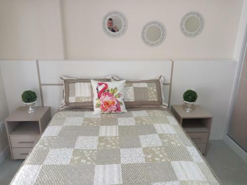 Apartamento Mariscal 02 Dormit�rios, 80m Do Mar, Com Piscina