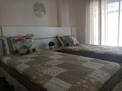 Apartamento Mariscal 02 Dormit�rios, 80m Do Mar, Com Piscina