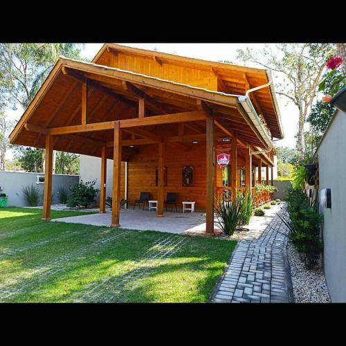 Hostal Chal� Sui�o Bombinhas