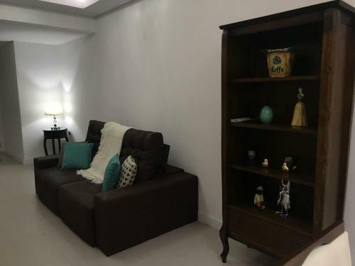 1049 - Apartamento Com 3 Su�tes Em Bombinhas Sc - 2 Vagas De Garagem