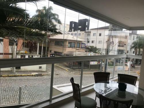 1049 - Apartamento Com 3 Su�tes Em Bombinhas Sc - 2 Vagas De Garagem