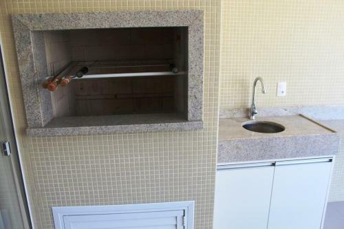 1049 - Apartamento Com 3 Su�tes Em Bombinhas Sc - 2 Vagas De Garagem