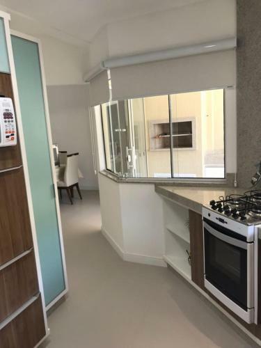 1049 - Apartamento Com 3 Su�tes Em Bombinhas Sc - 2 Vagas De Garagem
