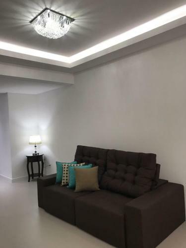 1049 - Apartamento Com 3 Su�tes Em Bombinhas Sc - 2 Vagas De Garagem