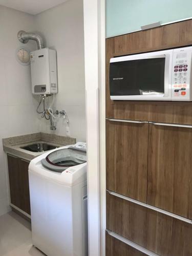 1049 - Apartamento Com 3 Su�tes Em Bombinhas Sc - 2 Vagas De Garagem