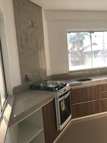 1049 - Apartamento Com 3 Su�tes Em Bombinhas Sc - 2 Vagas De Garagem