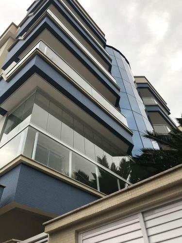 1049 - Apartamento Com 3 Su�tes Em Bombinhas Sc - 2 Vagas De Garagem