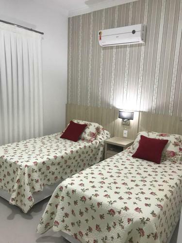 1049 - Apartamento Com 3 Su�tes Em Bombinhas Sc - 2 Vagas De Garagem