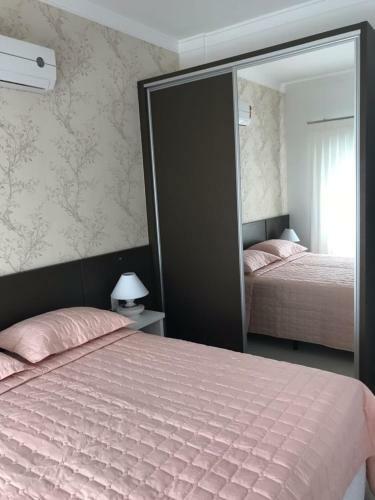 1049 - Apartamento Com 3 Su�tes Em Bombinhas Sc - 2 Vagas De Garagem