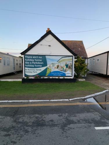 Cosy Private Caravan New Romney Sands Park