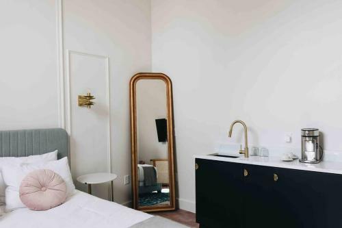 Posada Henry Suite 207 At The Bellwether Hotel
