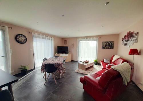 Maison De 2 Chambres Avec Jardin Clos Et Wifi A Coltines