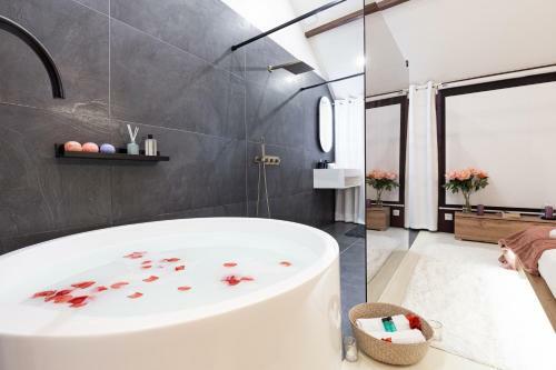 Villa Luxury Collection & Resorts
