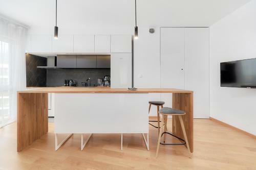 Two Level Apartment 2waters By Renters