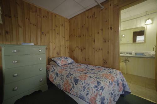 Betty Doon Motor Hotel