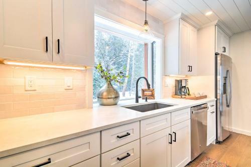 Charming Charlevoix Home On Lake Michigan!