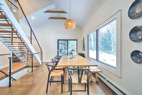 Charming Charlevoix Home On Lake Michigan!
