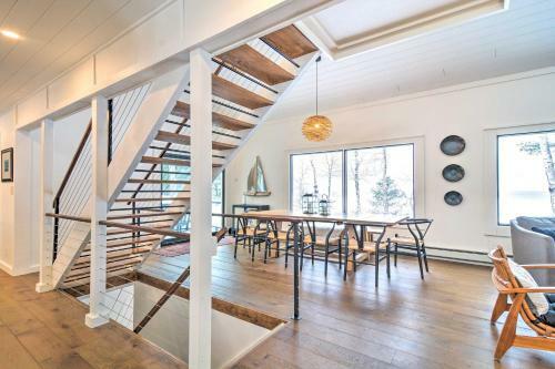 Charming Charlevoix Home On Lake Michigan!