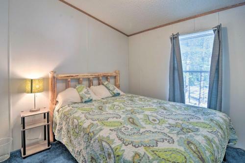 Houghton Lake Area Home With Fire Pit And Yard!