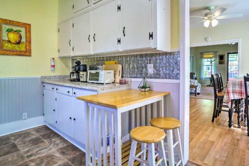 Cozy Corinth Escape About Half-mi To Shop And Dine!