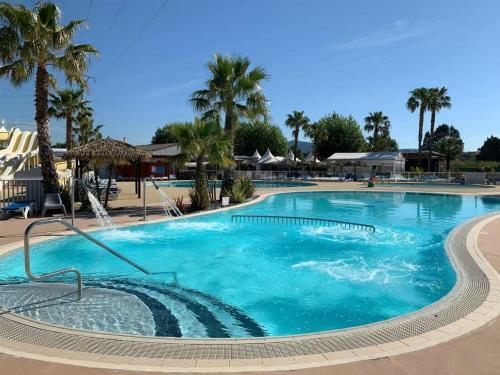 Mobil-home 4 �toiles Espace Piscine