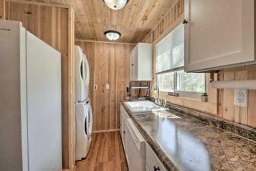 Cozy Lesterville Home Near Parks And Forests!