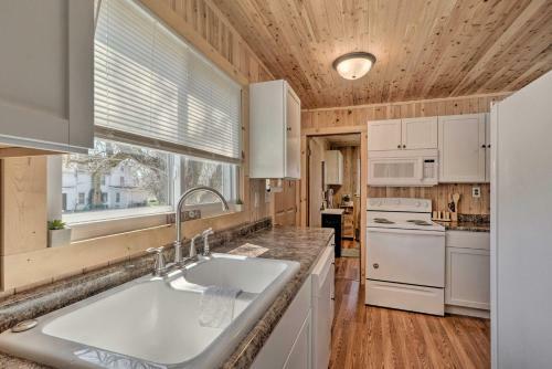 Cozy Lesterville Home Near Parks And Forests!