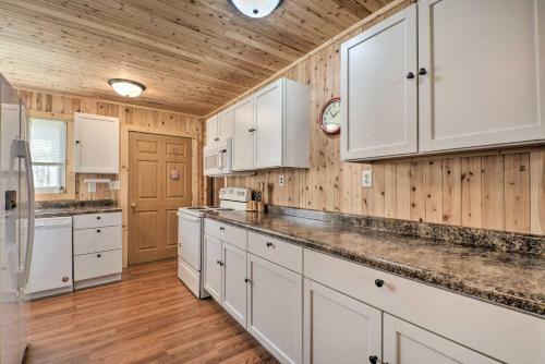 Cozy Lesterville Home Near Parks And Forests!
