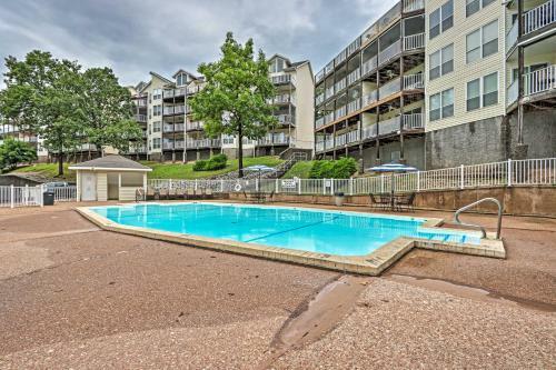 Apartamento Lakefront Osage Beach Condo With Pool Access!