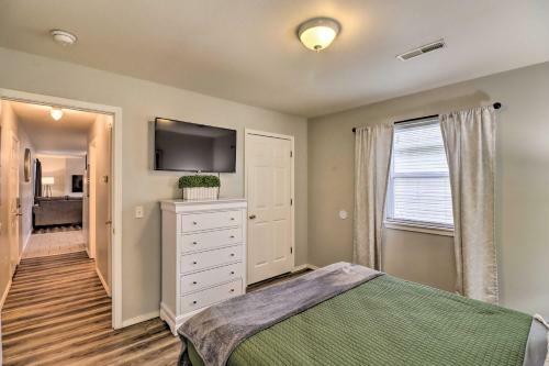 Cozy West Plains Home Near Shopping And Dining!