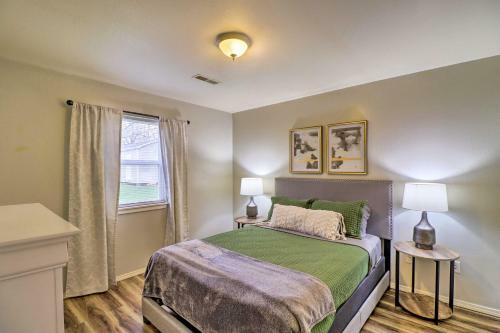 Cozy West Plains Home Near Shopping And Dining!