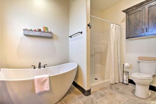 Tranquil Silverwood Estates Less Than 1 Mi To River!