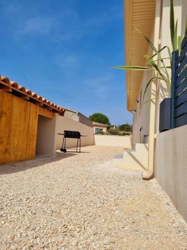 Goudargues Villa Toute �quip�e, 300m Du Centre.