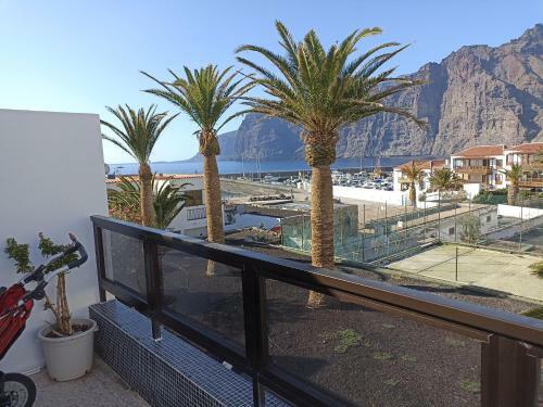 Los Gigantes Holiday