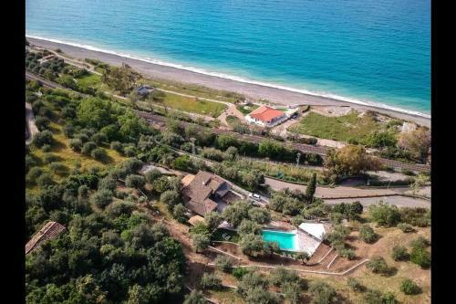 Beautiful Villa On The Seaside With Pool