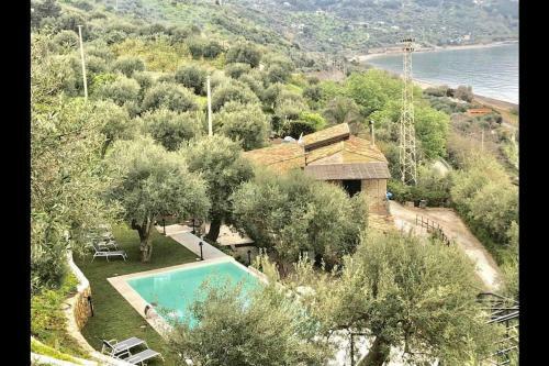 Beautiful Villa On The Seaside With Pool