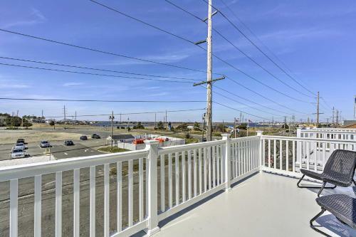 Chic Getaway With Hot Tub - Half-mi To Beach!