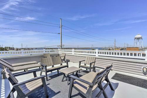 Chic Getaway With Hot Tub - Half-mi To Beach!