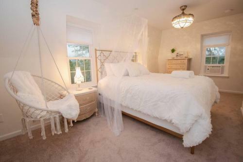 Gorgeous Historic Victorian With 8 Bedroom/4 Baths