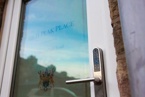 High Peak Place - Spacious Whaley Bridge Townhouse