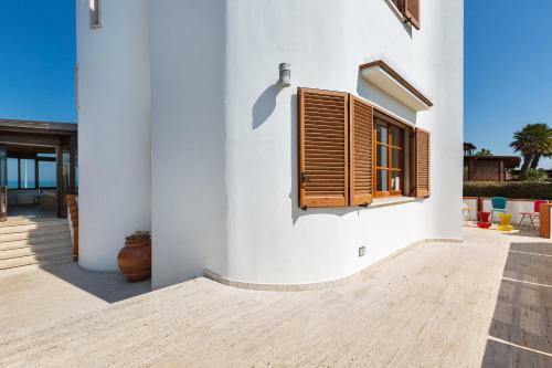 Barbarhouse - La Casa Bianca
