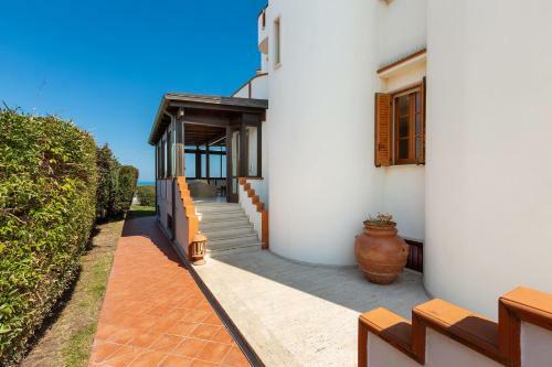 Barbarhouse - La Casa Bianca