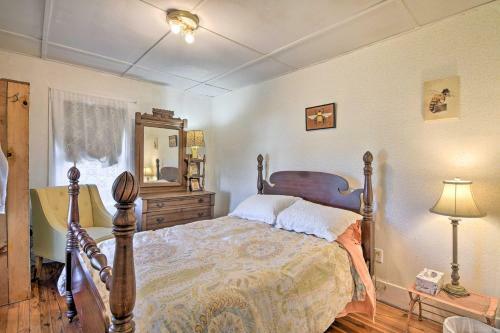 Narrowsburg Farmhouse Hideaway On 2 Acres With Pond!