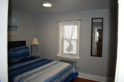 Bright Airy 2 Bedroom Entire House Near Lga