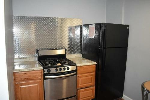 Bright Airy 2 Bedroom Entire House Near Lga