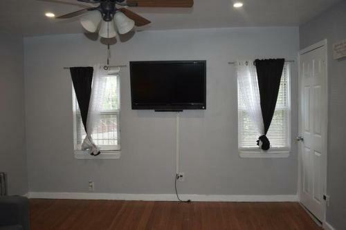 Bright Airy 2 Bedroom Entire House Near Lga